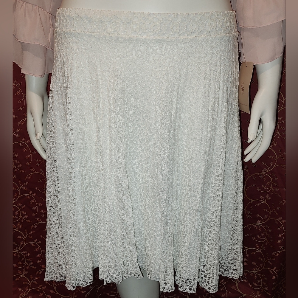 New with tag lace skirt
